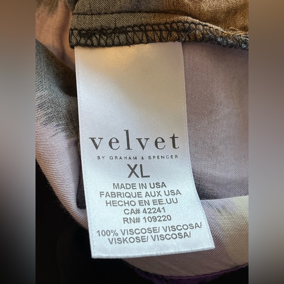 SOLD * VELVET by Graham + Spencer Isa Printed Blouse Size XL - Picture 13 of 16